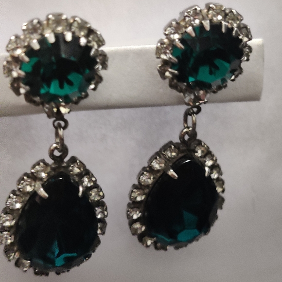Vintage Emerald Glass Earrings - Picture 10 of 14